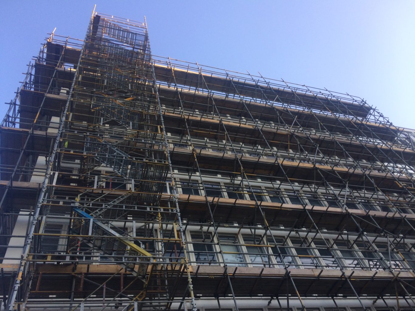 Designed Independent Scaffold w/Haki Stairs.