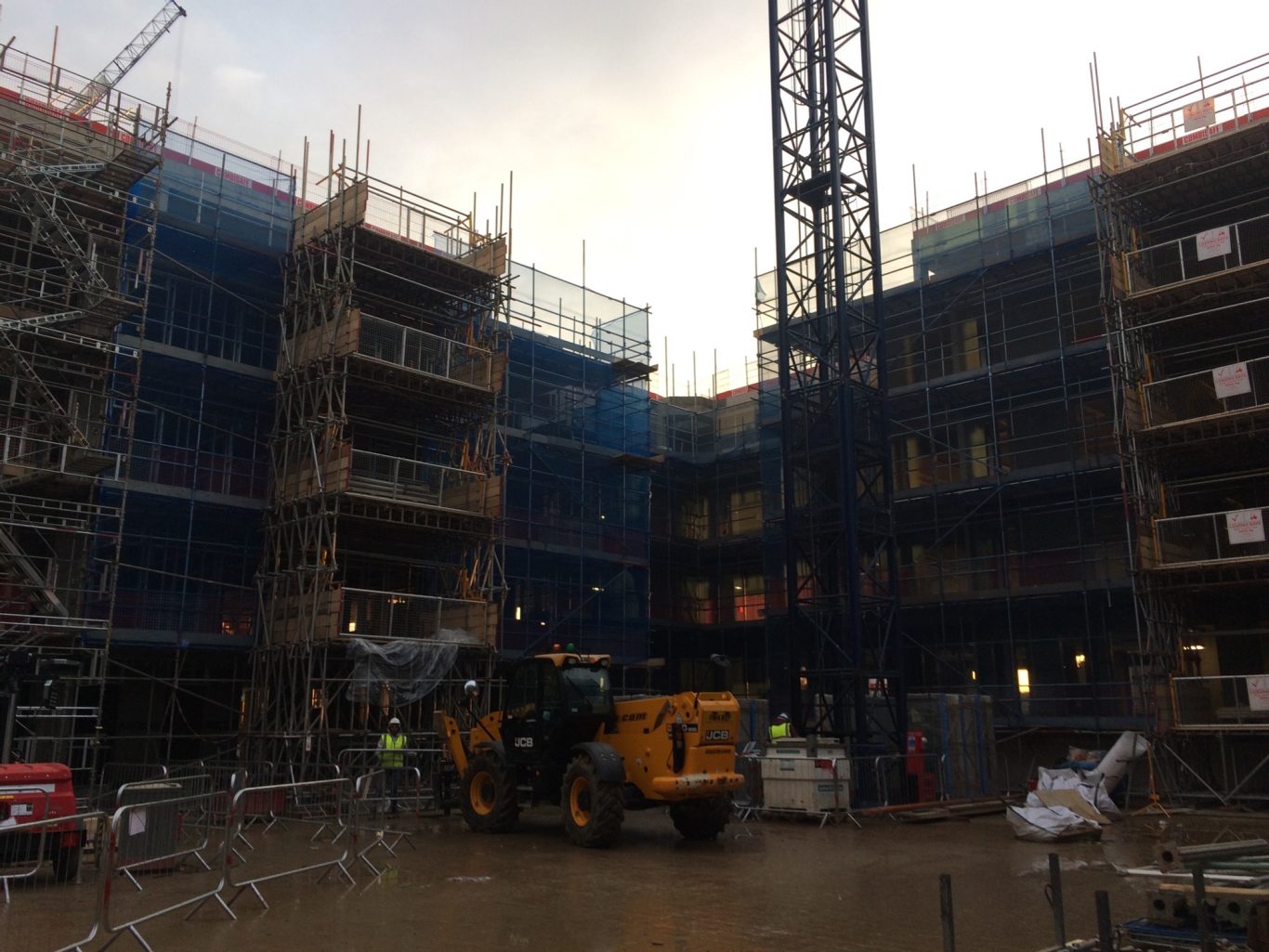 Designed Independent Scaffold w/Quintuple Lift Beamed Loading Bays.